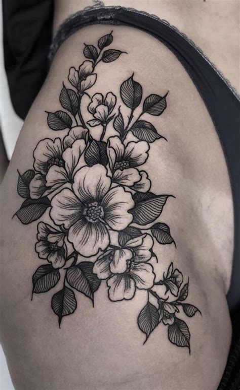 tattoo flor na coxa feminina|Tatuagem feminina na coxa: 132 melhores artes para。